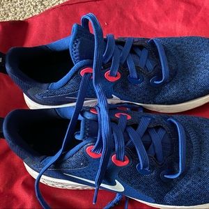 Gently used running sneaker size 4.5Y